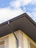 Софит металлический центральная перфорация 0,5 Rooftop Matte с пленкой RR 32 темно-коричневый - в «Монолит-Металлопрокат».