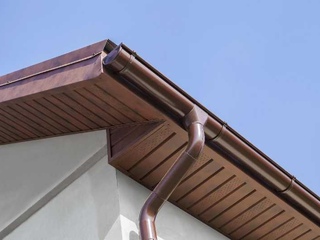 Софит металлический центральная перфорация 0,5 Rooftop Matte с пленкой RR 32 темно-коричневый 5 - в «Монолит-Металлопрокат».