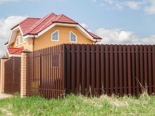 Штакетник Прямоугольный фигурный Grand Line 0,45 Полиэстер - double RR 32 Темно-Коричневый 0 - в «Монолит-Металлопрокат».