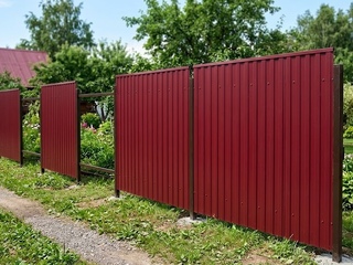 Профлист МП20 0.7 мм RAL 3005 Красное Вино Двухсторонний 1 - в «Монолит-Металлопрокат».