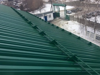 Профлист НС35 0.55 мм RAL 6005 Зеленый Мох 2 - в «Монолит-Металлопрокат».